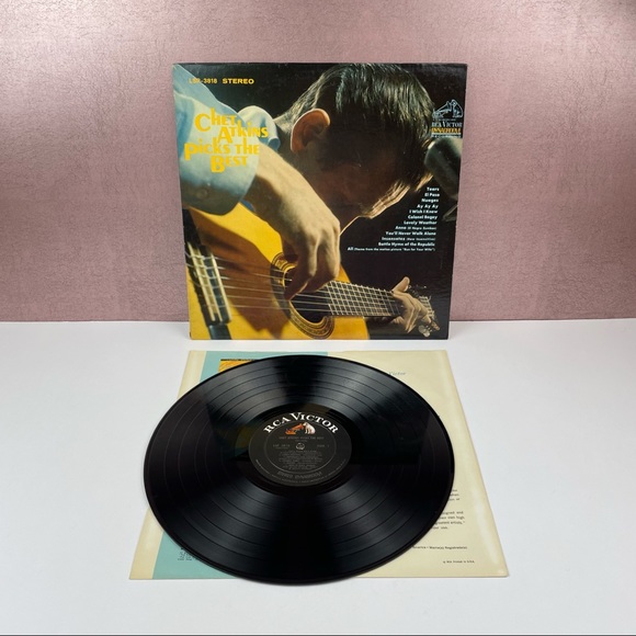 Vintage Chet Atkins Picks The Best Vinyl Music Record - Picture 1 of 5